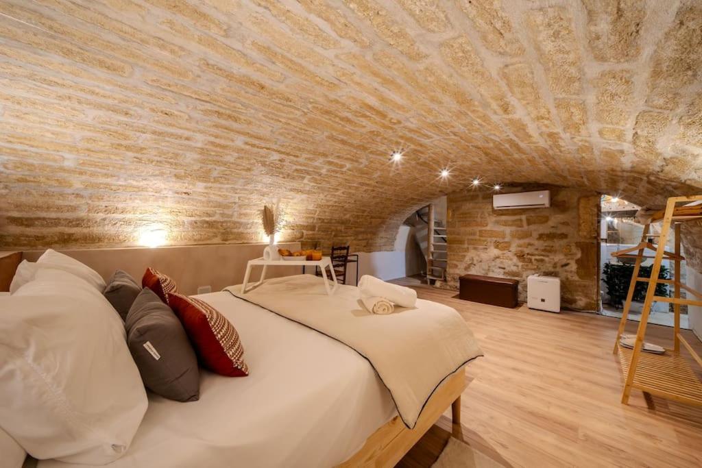 La Suite Eximia Avec Patio - Parking Souterrain Inclus - Centre Historique 몽펠리에 외부 사진
